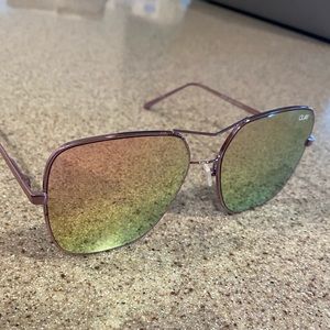 Quay Stop and Stare.  Good condition.  Purple/Rose gold frame.  Pink lens.